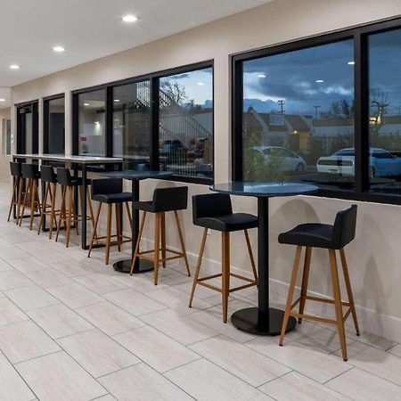 Ramada By Wyndham Modesto Yosemite Area Hotel Ngoại thất bức ảnh