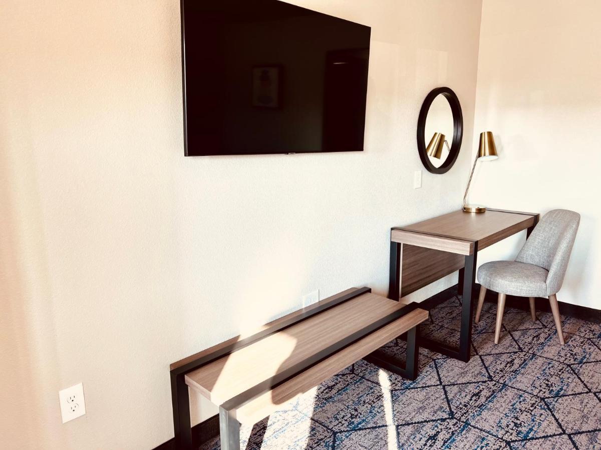 Ramada By Wyndham Modesto Yosemite Area Hotel Ngoại thất bức ảnh