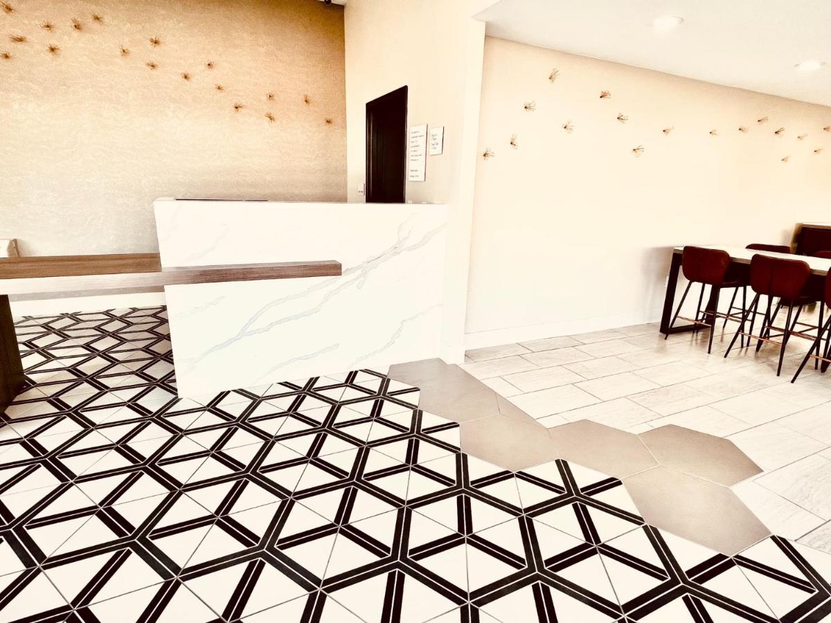 Ramada By Wyndham Modesto Yosemite Area Hotel Ngoại thất bức ảnh