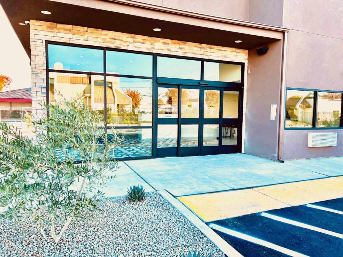 Ramada By Wyndham Modesto Yosemite Area Hotel Ngoại thất bức ảnh