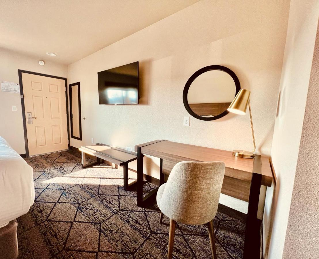 Ramada By Wyndham Modesto Yosemite Area Hotel Ngoại thất bức ảnh