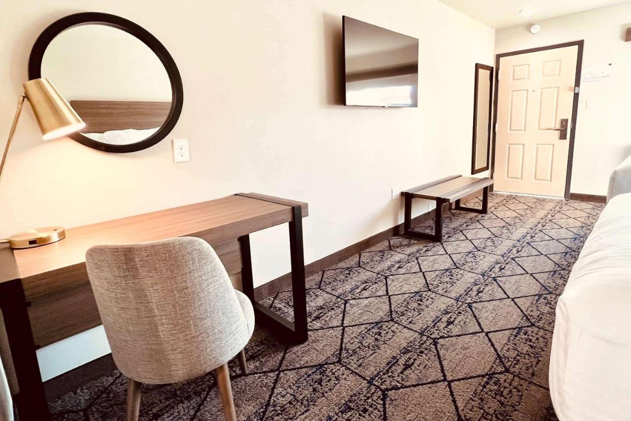 Ramada By Wyndham Modesto Yosemite Area Hotel Ngoại thất bức ảnh