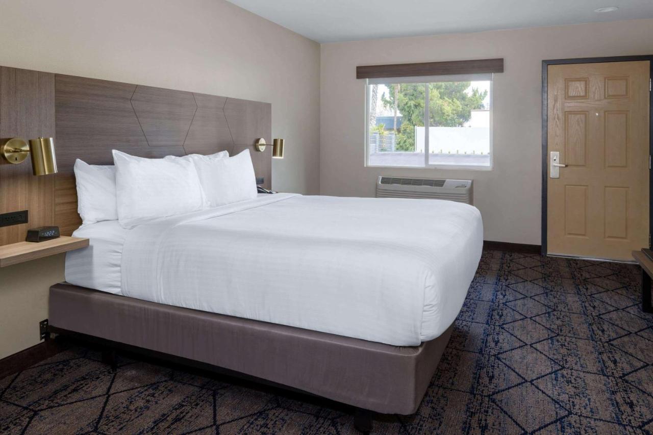 Ramada By Wyndham Modesto Yosemite Area Hotel Ngoại thất bức ảnh
