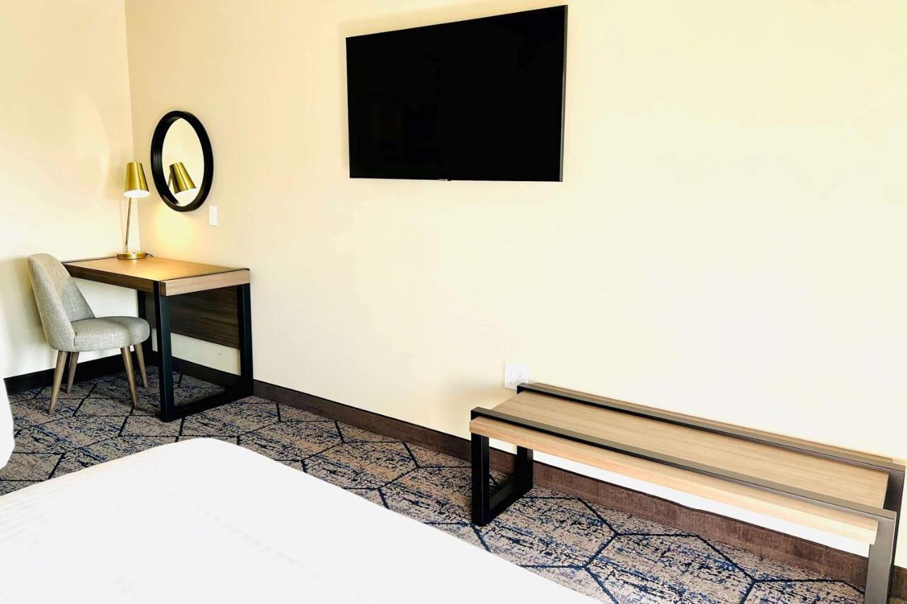Ramada By Wyndham Modesto Yosemite Area Hotel Ngoại thất bức ảnh