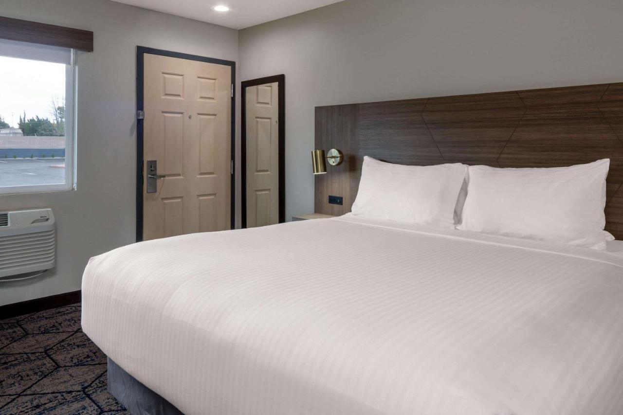 Ramada By Wyndham Modesto Yosemite Area Hotel Ngoại thất bức ảnh