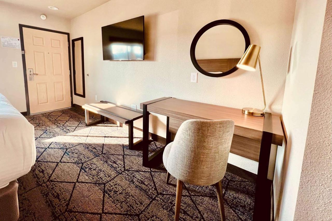 Ramada By Wyndham Modesto Yosemite Area Hotel Ngoại thất bức ảnh