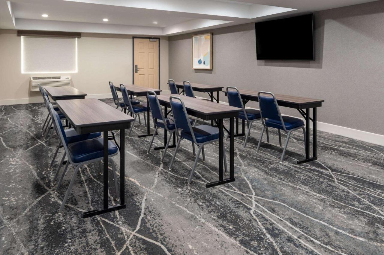 Ramada By Wyndham Modesto Yosemite Area Hotel Ngoại thất bức ảnh