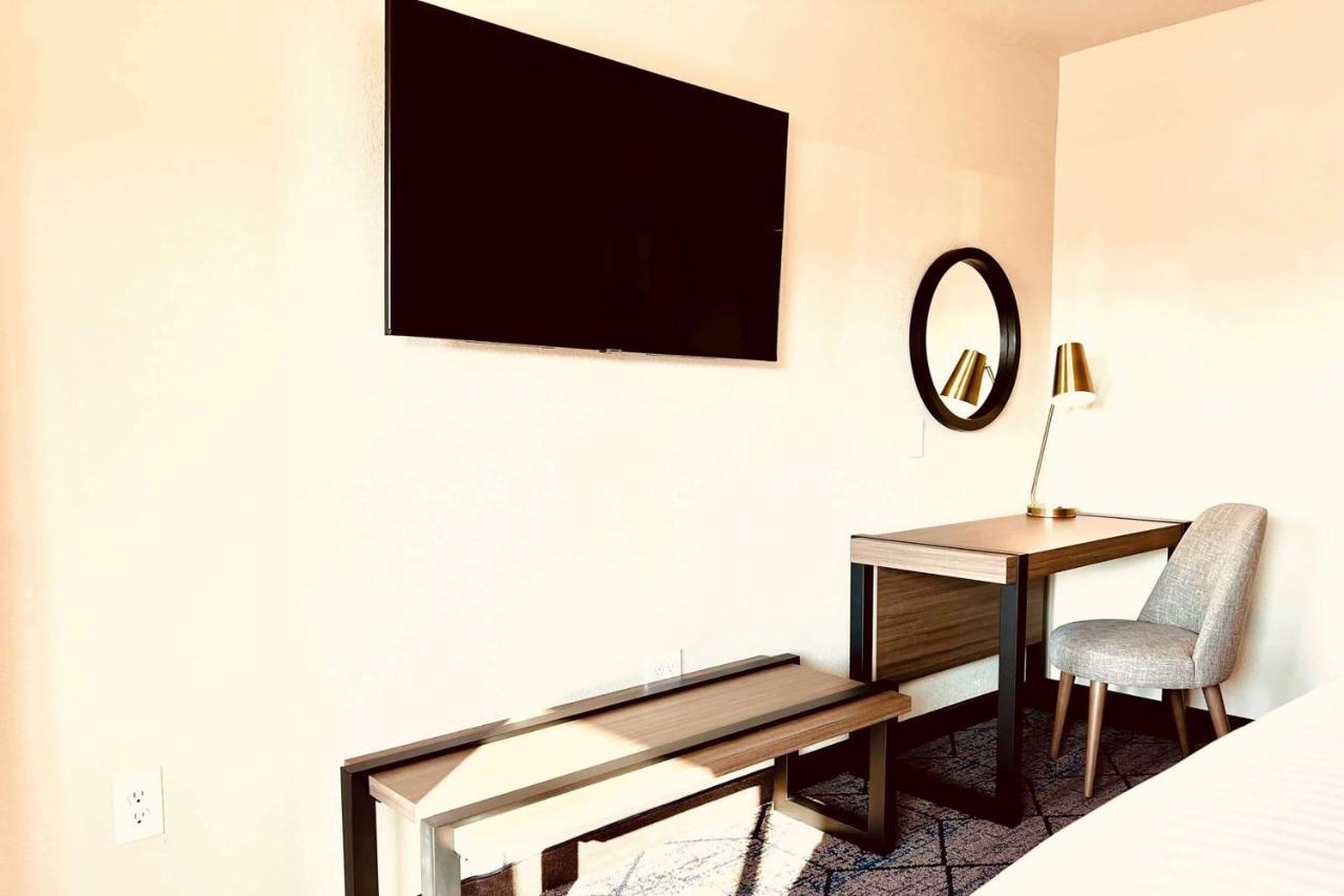 Ramada By Wyndham Modesto Yosemite Area Hotel Ngoại thất bức ảnh