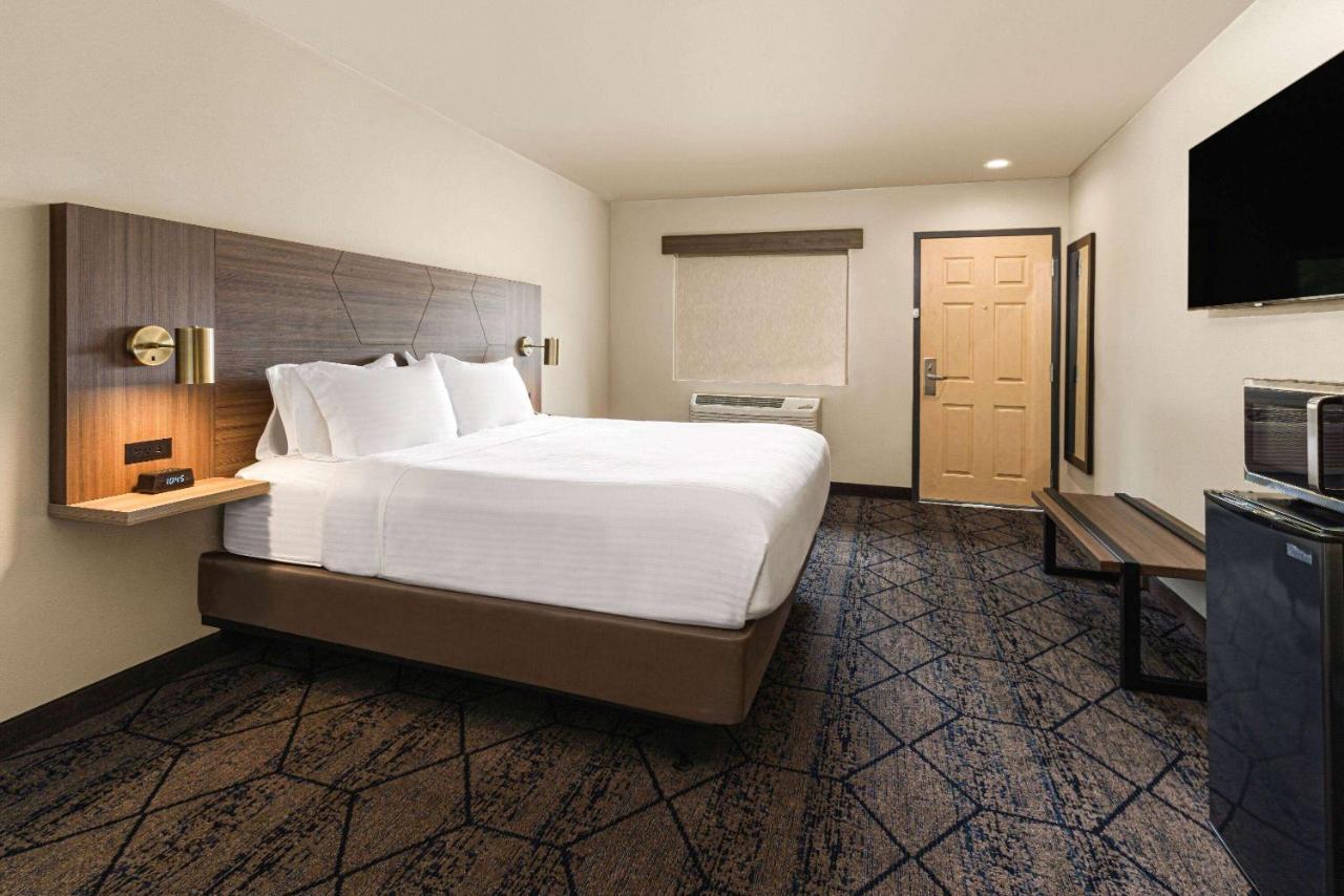 Ramada By Wyndham Modesto Yosemite Area Hotel Ngoại thất bức ảnh