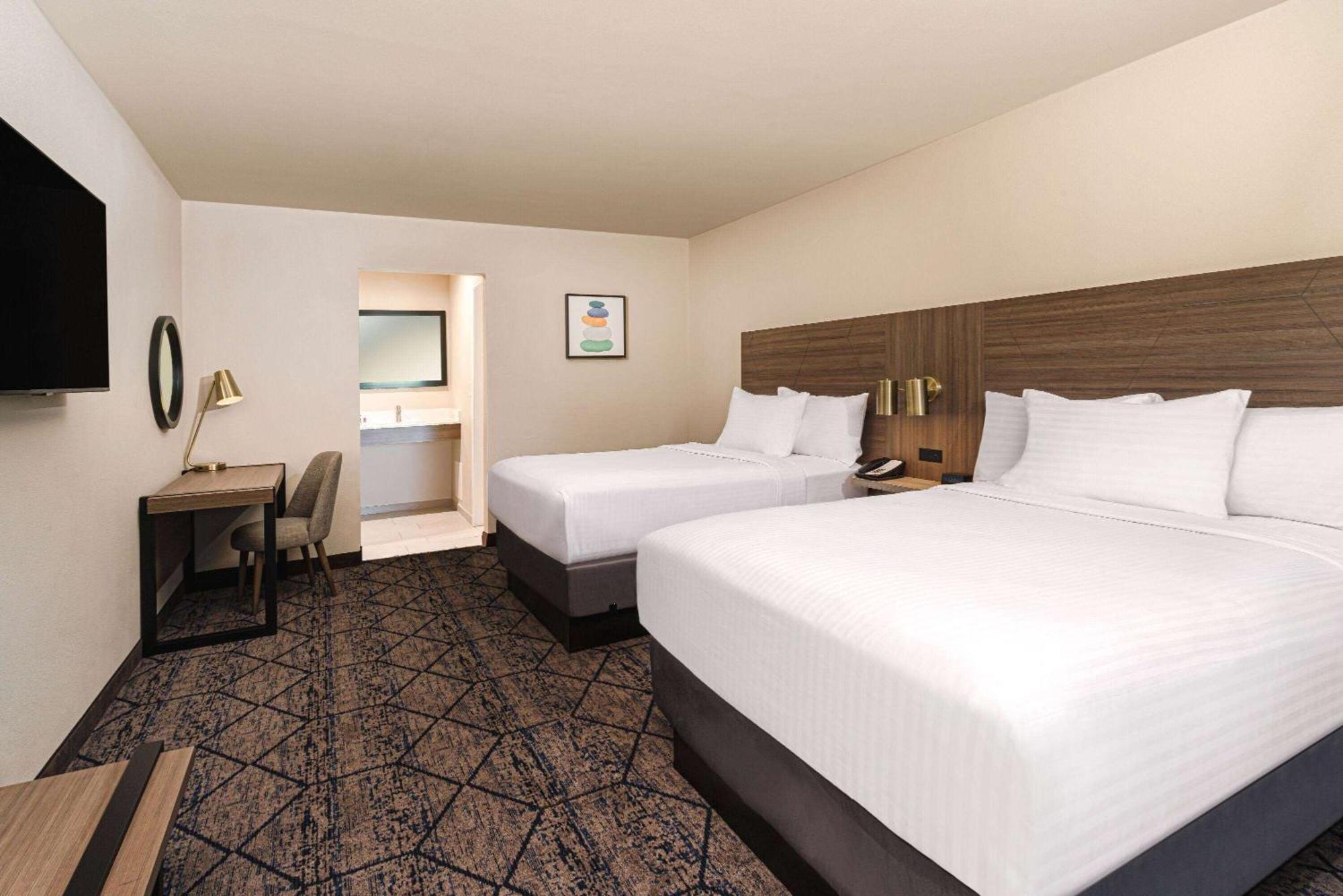 Ramada By Wyndham Modesto Yosemite Area Hotel Ngoại thất bức ảnh