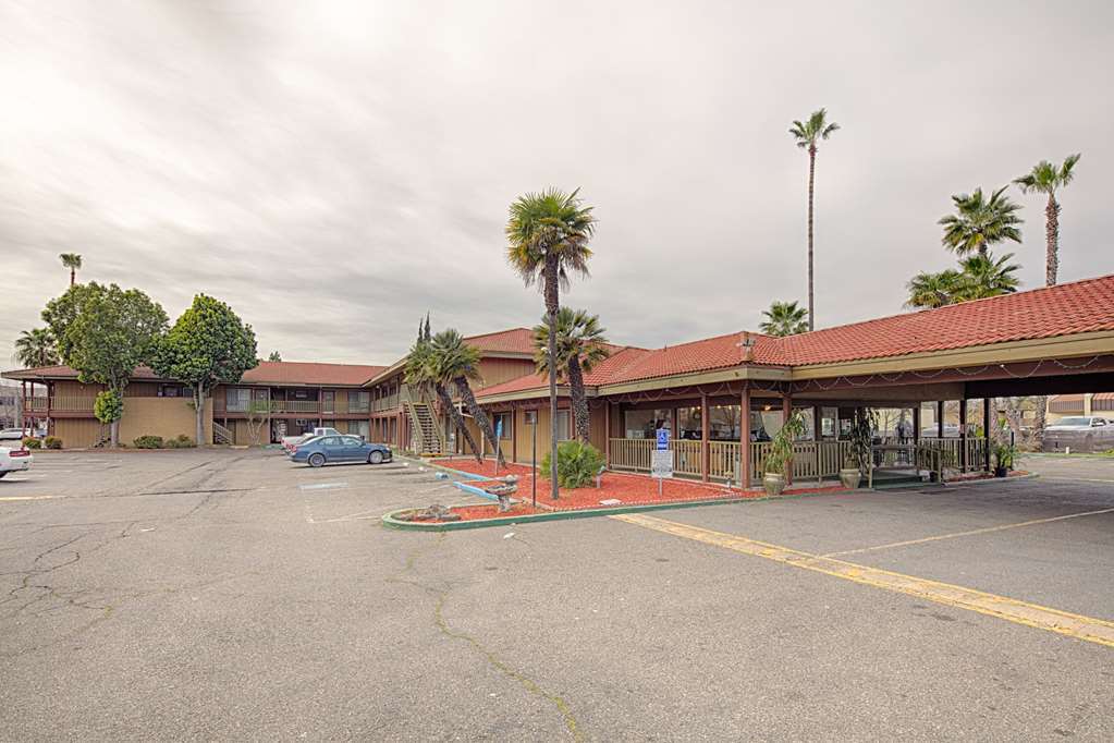 Ramada By Wyndham Modesto Yosemite Area Hotel Ngoại thất bức ảnh