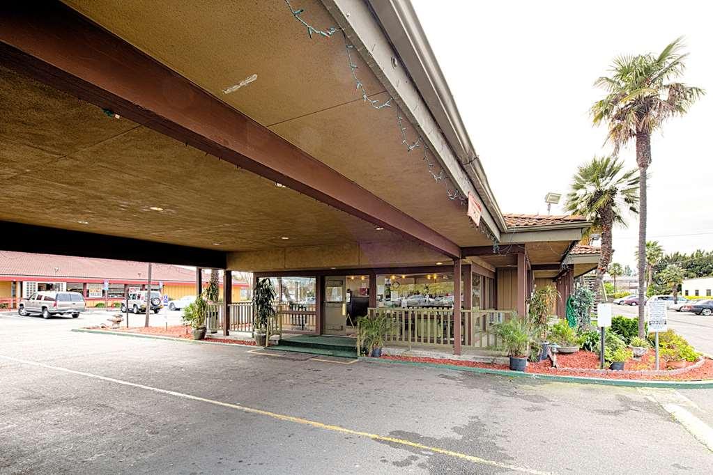 Ramada By Wyndham Modesto Yosemite Area Hotel Ngoại thất bức ảnh